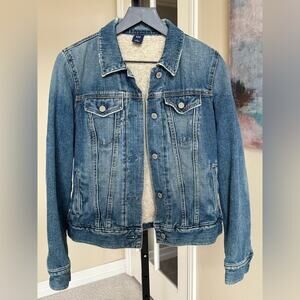 Gap Womens Icon Sherpa Lined Denim Trucker Jacket Blue Distressed Jean Coat M